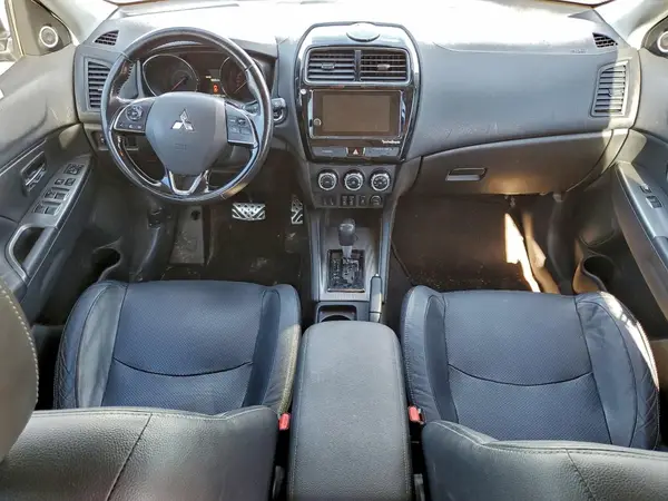 JA4AP4AW2JZ000826 2018 MITSUBISHI OUTLANDER - Image 8