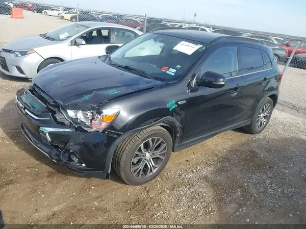 JA4AP4AW3JU005451 2018 MITSUBISHI OUTLANDER - Image 2