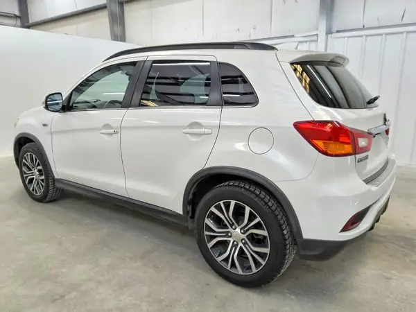 JA4AP4AW3JU009371 2018 MITSUBISHI OUTLANDER - Image 2
