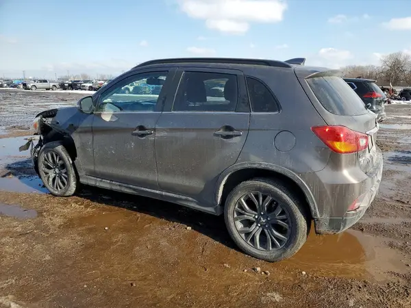 JA4AP4AW3JU019057 2018 MITSUBISHI OUTLANDER - Image 2