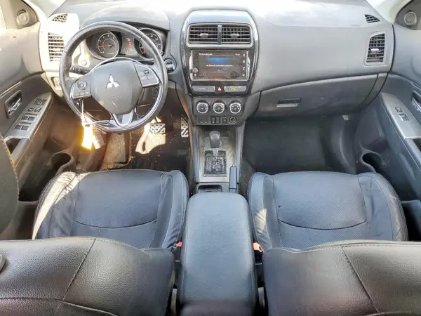 JA4AP4AW3JU019057 2018 MITSUBISHI OUTLANDER - Image 8