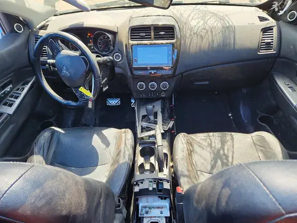 JA4AP4AW3JU024663 2018 MITSUBISHI OUTLANDER - Image 8
