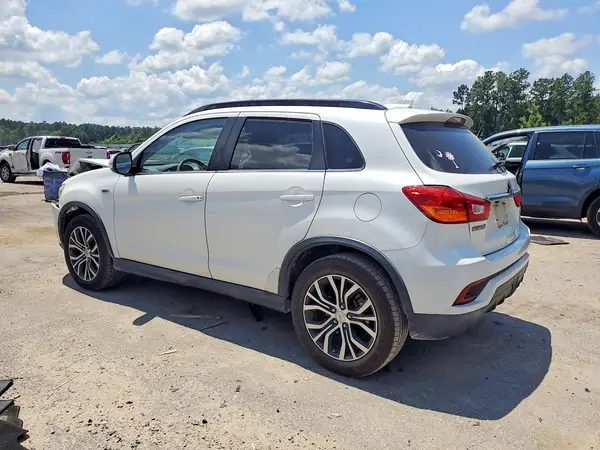JA4AP4AW3JZ001550 2018 MITSUBISHI OUTLANDER - Image 2