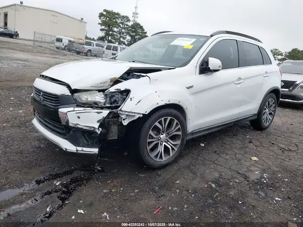 JA4AP4AW4HZ022823 2017 MITSUBISHI OUTLANDER - Image 2