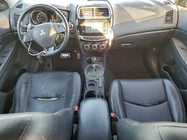 JA4AP4AW4HZ023261 2017 MITSUBISHI OUTLANDER - Image 8