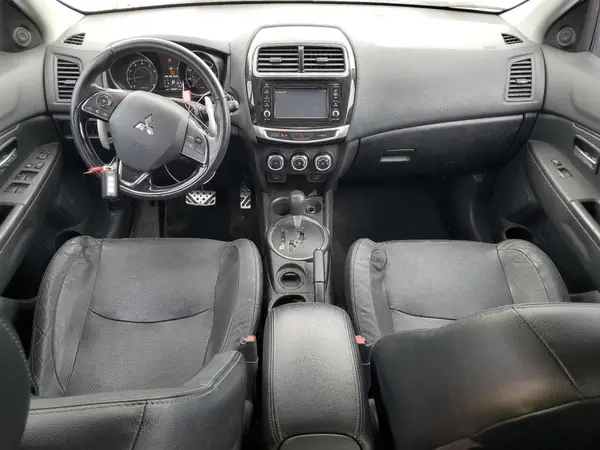 JA4AP4AW4HZ048760 2017 MITSUBISHI OUTLANDER - Image 8