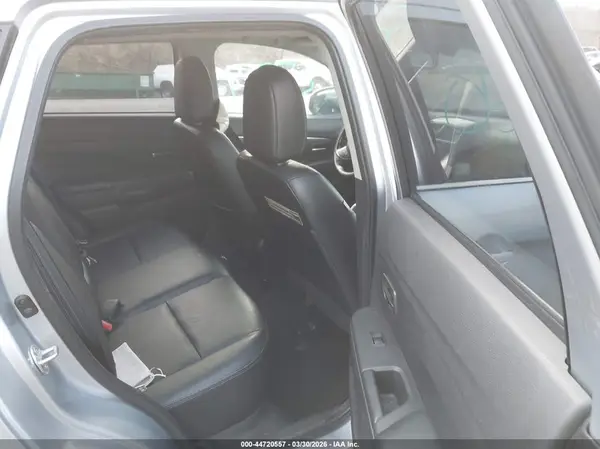 JA4AP4AW4HZ064036 2017 MITSUBISHI OUTLANDER - Image 8