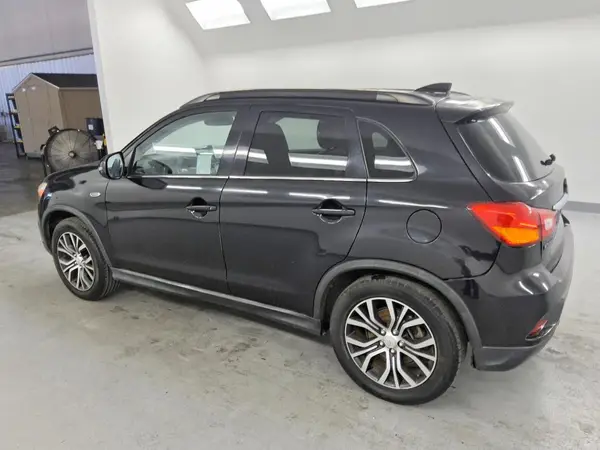 JA4AP4AW4JU002378 2018 MITSUBISHI OUTLANDER - Image 2