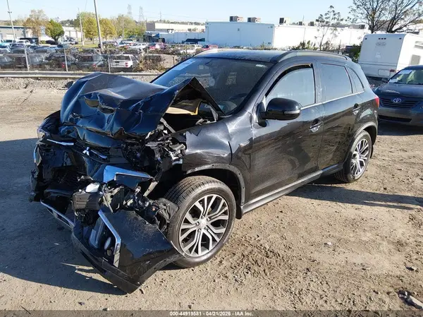 JA4AP4AW4JU019388 2018 MITSUBISHI OUTLANDER - Image 2