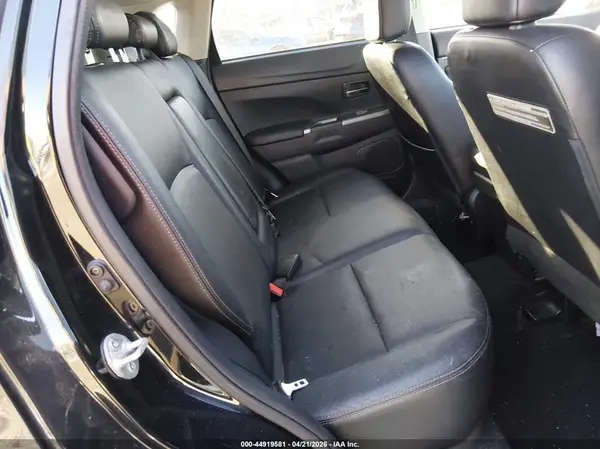 JA4AP4AW4JU019388 2018 MITSUBISHI OUTLANDER - Image 8