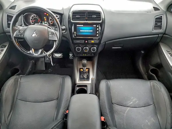 JA4AP4AW4JU025739 2018 MITSUBISHI OUTLANDER - Image 8