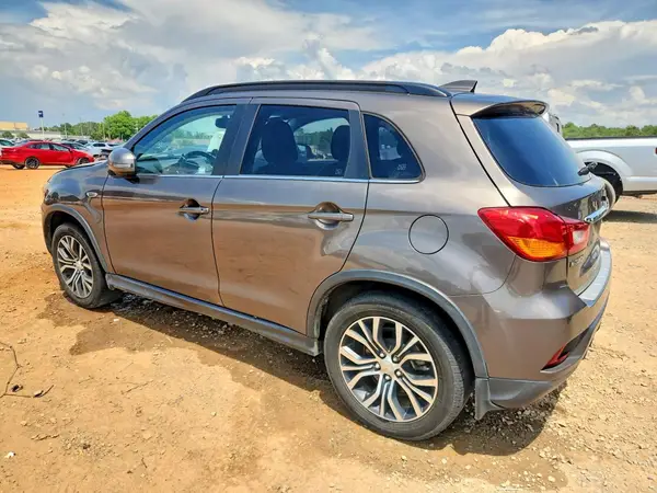 JA4AP4AW4JZ011875 2018 MITSUBISHI OUTLANDER - Image 2