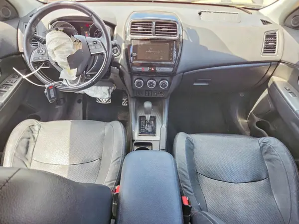 JA4AP4AW4JZ011875 2018 MITSUBISHI OUTLANDER - Image 8