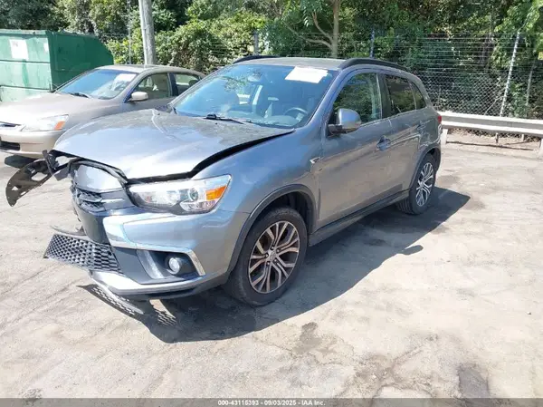 JA4AP4AW5JU001059 2018 MITSUBISHI OUTLANDER - Image 2