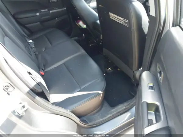 JA4AP4AW5JU001059 2018 MITSUBISHI OUTLANDER - Image 8