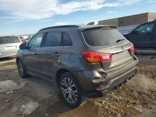 JA4AP4AW5JU001689 2018 MITSUBISHI OUTLANDER - Image 2