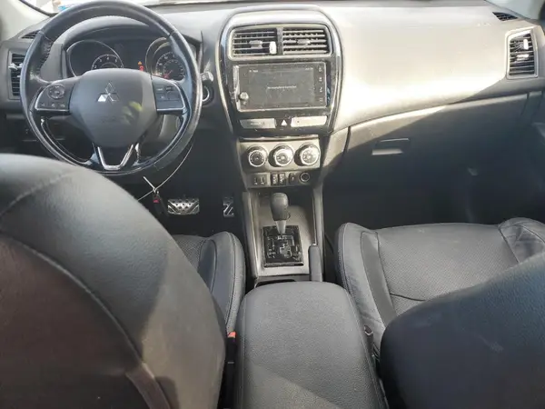 JA4AP4AW5JU001689 2018 MITSUBISHI OUTLANDER - Image 8