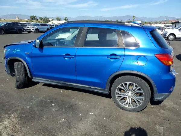 JA4AP4AW5JU002129 2018 MITSUBISHI OUTLANDER - Image 2