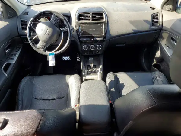 JA4AP4AW5JU002129 2018 MITSUBISHI OUTLANDER - Image 8