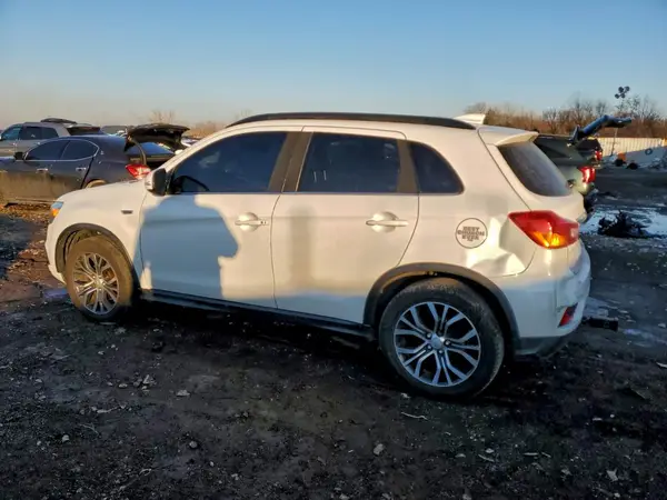JA4AP4AW5JZ008306 2018 MITSUBISHI OUTLANDER - Image 2