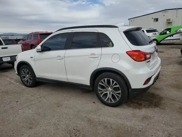 JA4AP4AW5JZ010007 2018 MITSUBISHI OUTLANDER - Image 2