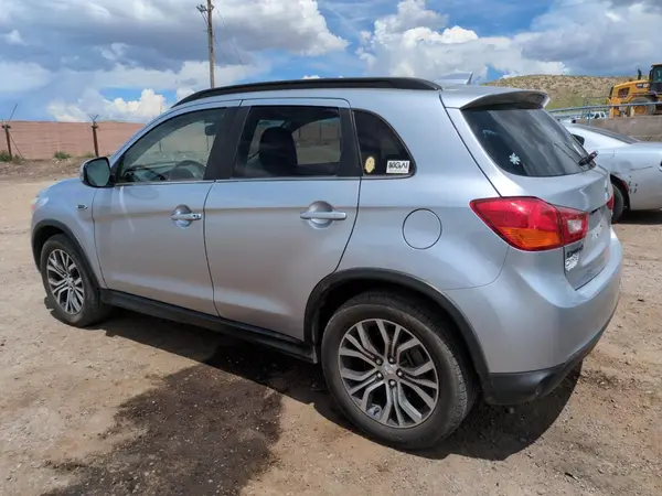JA4AP4AW6HZ066158 2017 MITSUBISHI OUTLANDER - Image 2