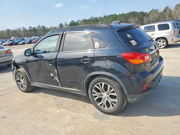 JA4AP4AW6JU002060 2018 MITSUBISHI OUTLANDER - Image 2