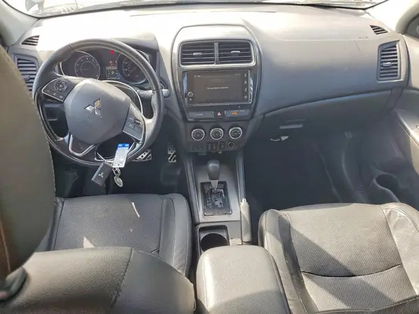 JA4AP4AW6JU002060 2018 MITSUBISHI OUTLANDER - Image 8