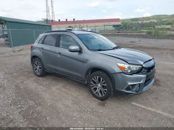 JA4AP4AW6JU002642 2018 MITSUBISHI OUTLANDER - Image 1