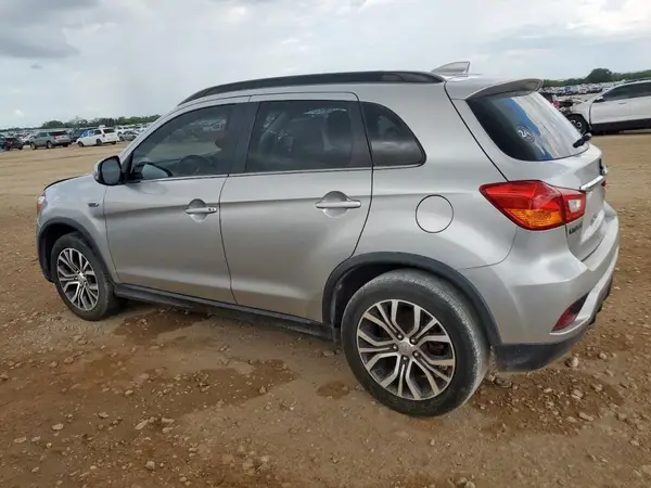 JA4AP4AW6JZ036888 2018 MITSUBISHI OUTLANDER - Image 2