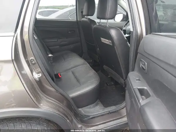 JA4AP4AW7HZ019270 2017 MITSUBISHI OUTLANDER - Image 8