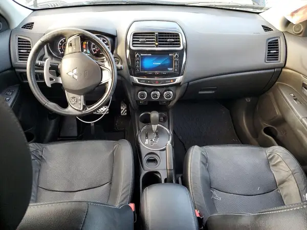 JA4AP4AW7HZ055458 2017 MITSUBISHI OUTLANDER - Image 8