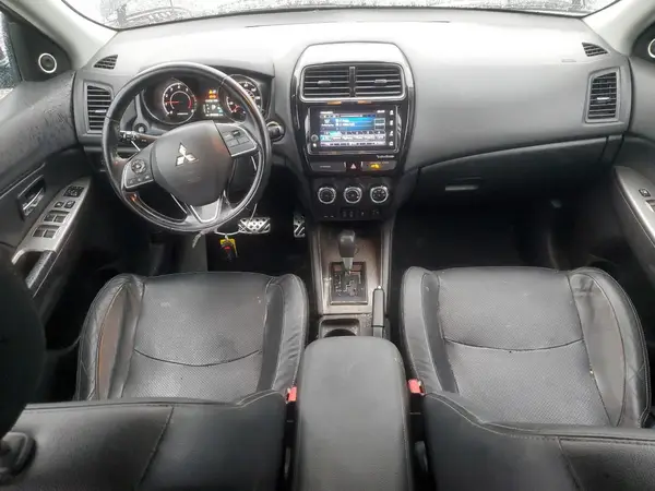 JA4AP4AW7JU024228 2018 MITSUBISHI OUTLANDER - Image 8