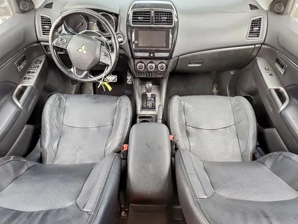 JA4AP4AW7JZ008369 2018 MITSUBISHI OUTLANDER - Image 8