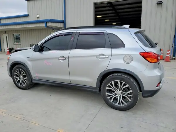 JA4AP4AW7JZ026533 2018 MITSUBISHI OUTLANDER - Image 2