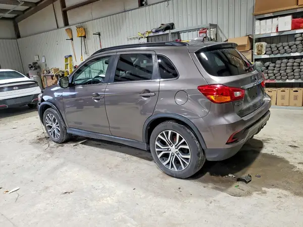 JA4AP4AW8JU003131 2018 MITSUBISHI OUTLANDER - Image 2