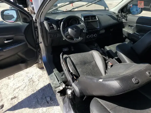 JA4AP4AW8JU024643 2018 MITSUBISHI OUTLANDER - Image 8