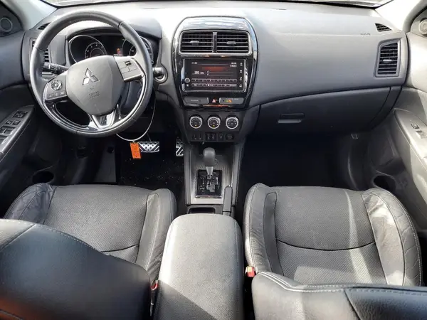 JA4AP4AW8JU024822 2018 MITSUBISHI OUTLANDER - Image 8
