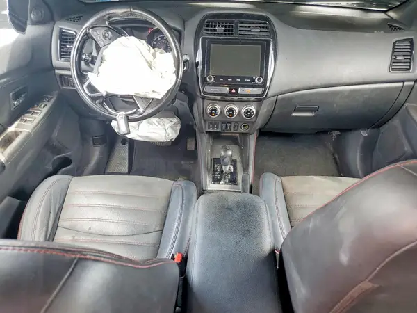 JA4AP4AW8LU013239 2020 MITSUBISHI OUTLANDER - Image 8