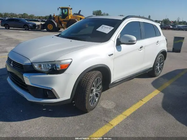 JA4AP4AW9HZ017469 2017 MITSUBISHI OUTLANDER - Image 2