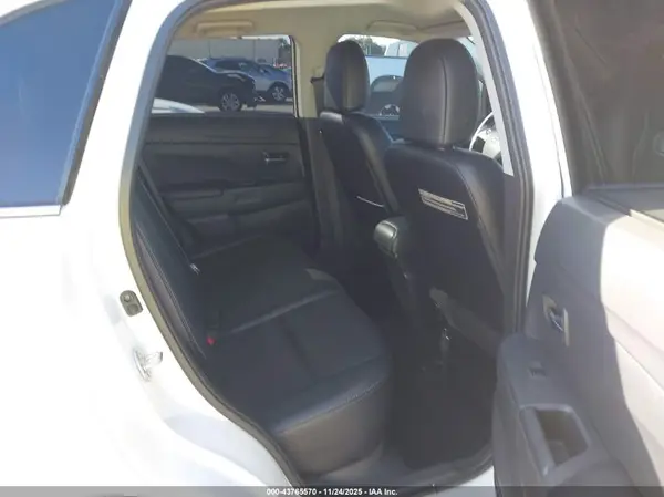 JA4AP4AW9HZ017469 2017 MITSUBISHI OUTLANDER - Image 8