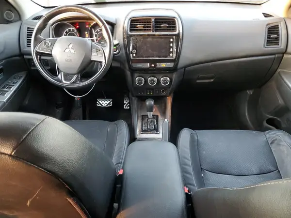 JA4AP4AWXJZ010391 2018 MITSUBISHI OUTLANDER - Image 8