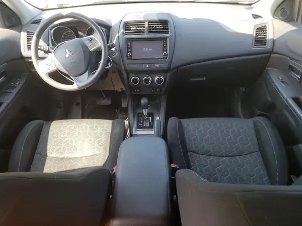 JA4APUAU0NU000745 2022 MITSUBISHI OUTLANDER - Image 8