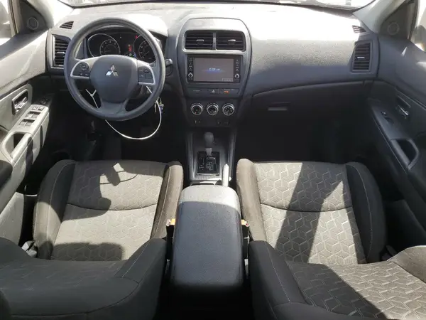 JA4APUAU1NU015965 2022 MITSUBISHI OUTLANDER - Image 8
