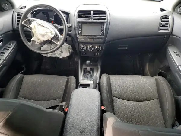JA4APUAU1NU019630 2022 MITSUBISHI OUTLANDER - Image 8