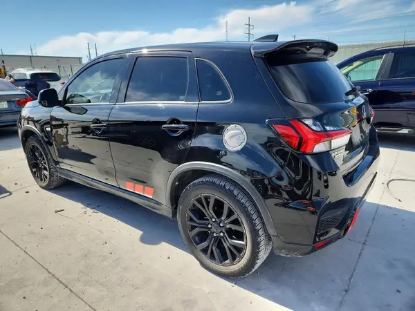 JA4APUAU2MU014936 2021 MITSUBISHI OUTLANDER - Image 2