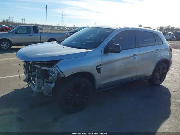 JA4APUAU2NU007616 2022 MITSUBISHI OUTLANDER - Image 2
