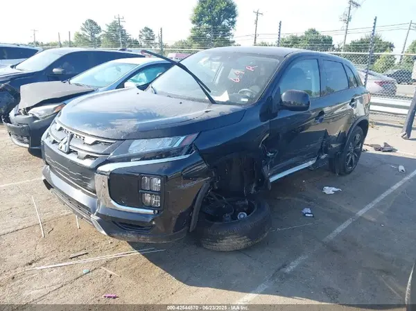 JA4APUAU2NU018955 2022 MITSUBISHI OUTLANDER - Image 2