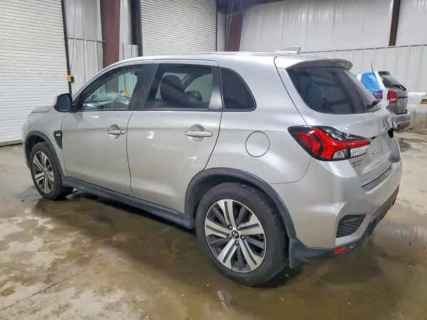 JA4APUAU3NU003137 2022 MITSUBISHI OUTLANDER - Image 2