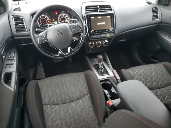 JA4APUAU4NU001901 2022 MITSUBISHI OUTLANDER - Image 8